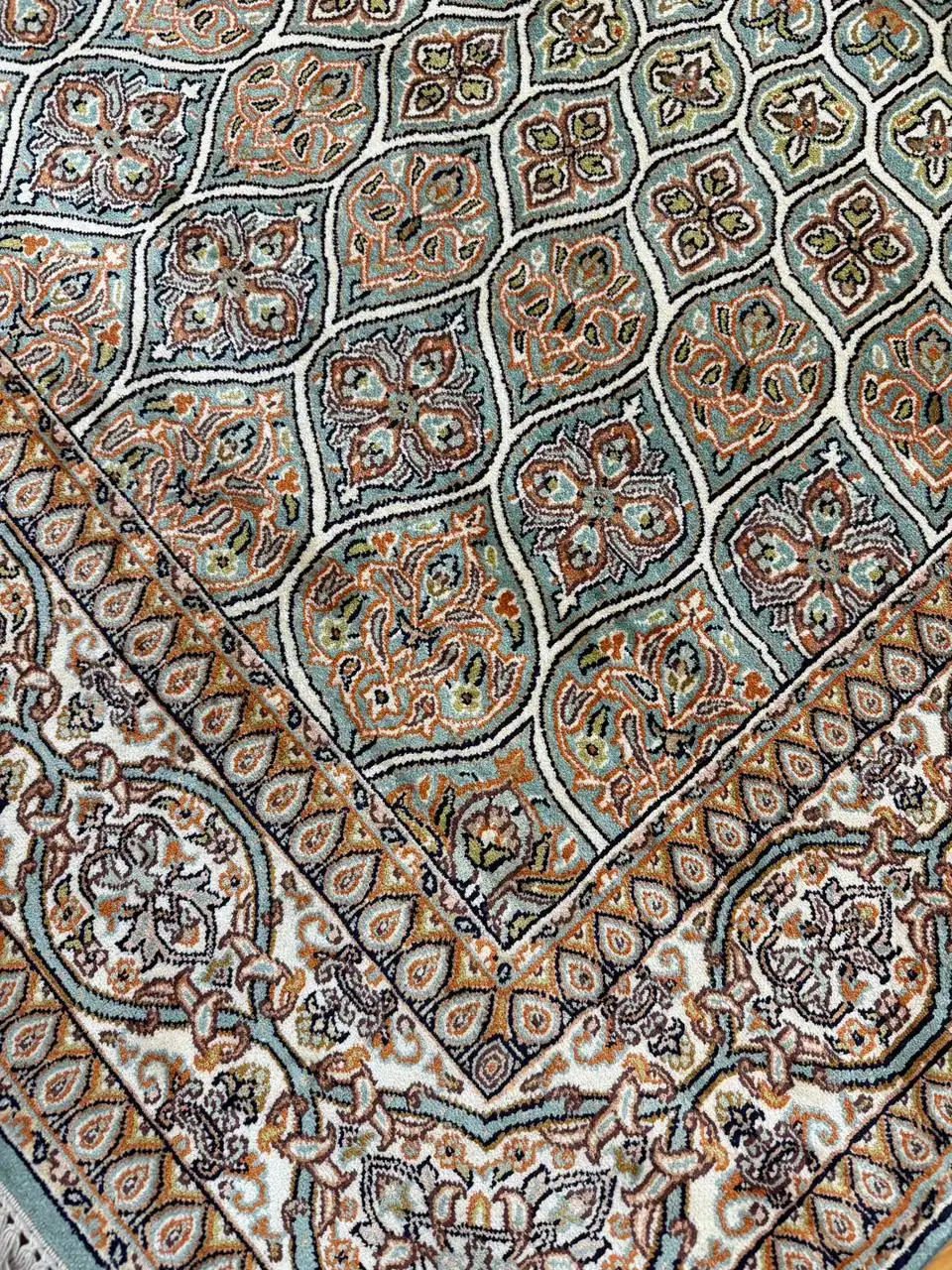 Kashmir Pure Silk Rug (6 x 4) ft Hand knotted