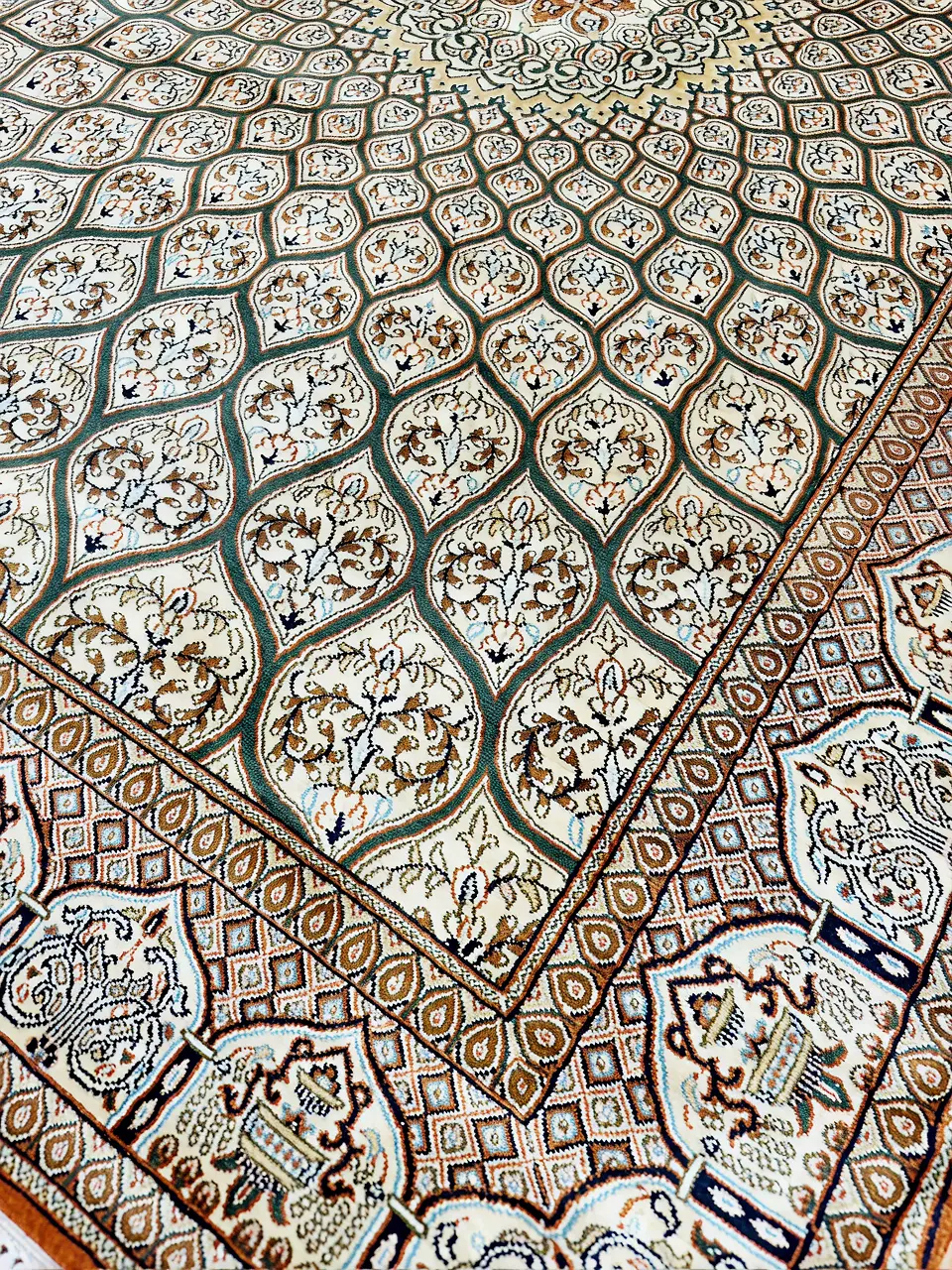 Handmade Kashmir Pure Silk (4 x 6) ft Hand knotted