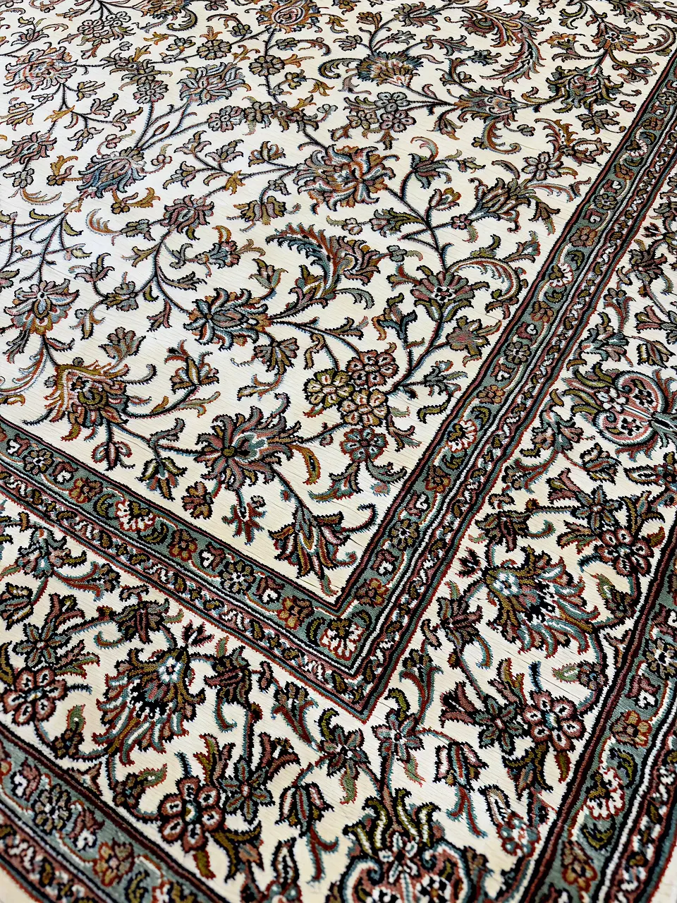 Handmade Kashmir Pure Silk Rug (4 x 6) ft Hand knotted