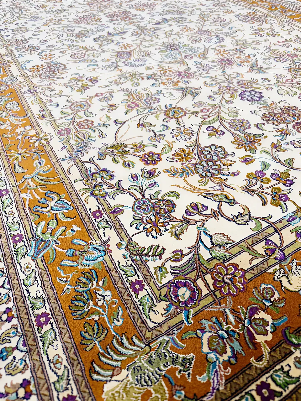 Handmade Kashmir Pure Silk Carpet (White) 4 x 6 ft Hand Knotted