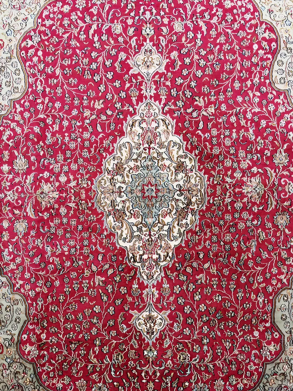 Handmade Kashmir Pure Silk Carpet (Red/Beidge) 6 x 4 ft Hand knotted