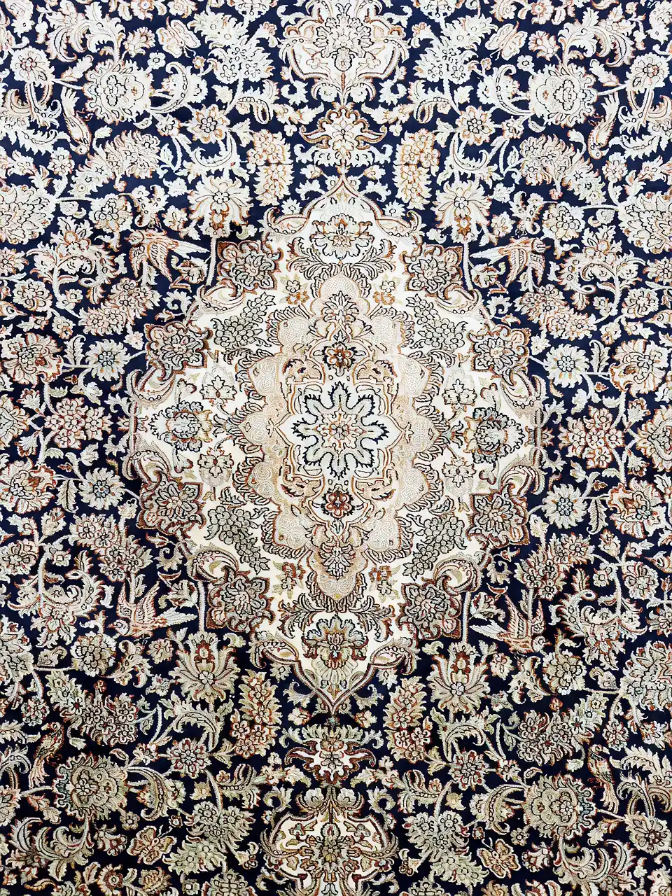 Handmade Kashmir Pure Silk Carpet (Blue/Beidge) 6 x 4 ft Hand knotted