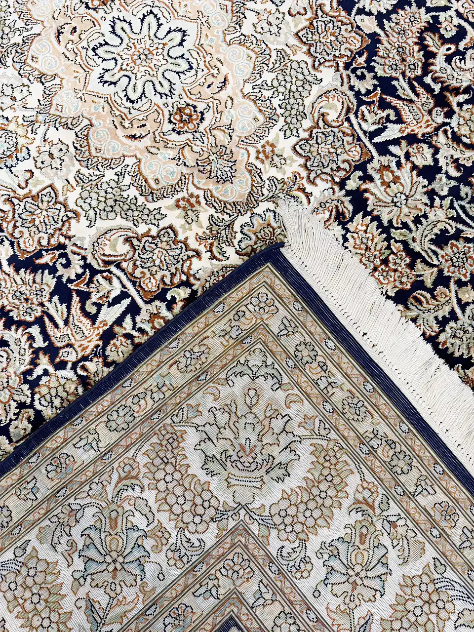 Handmade Kashmir Pure Silk Carpet (Blue/Beidge) 6 x 4 ft Hand knotted